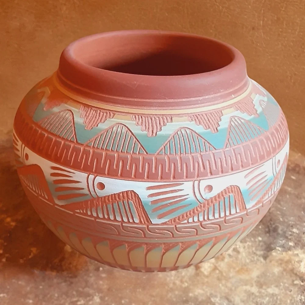 Gorgeous Vintage Navajo Handmade Painted Etched Pottery Vase Signed Eo Whitegoat